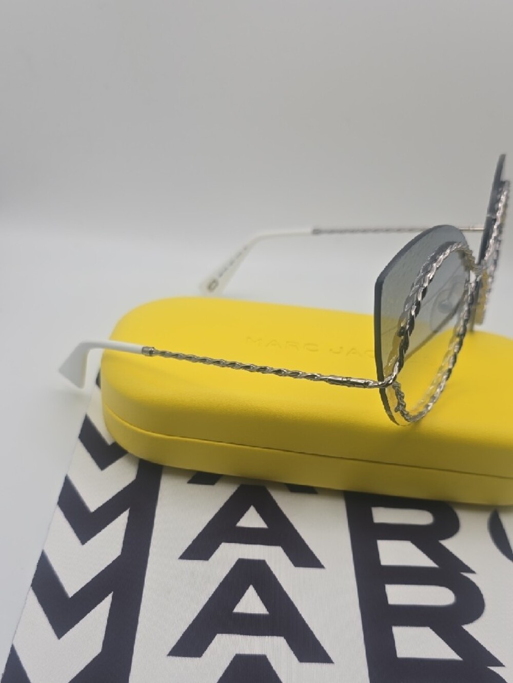 Marc Jacobs Silver Gradient Round Chain Cat-Eye Sunnies (FULL INC)(NWOT)🩶 - Picture 6 of 9